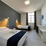 Cassandra Otel