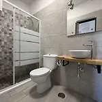 Cassandra Otel